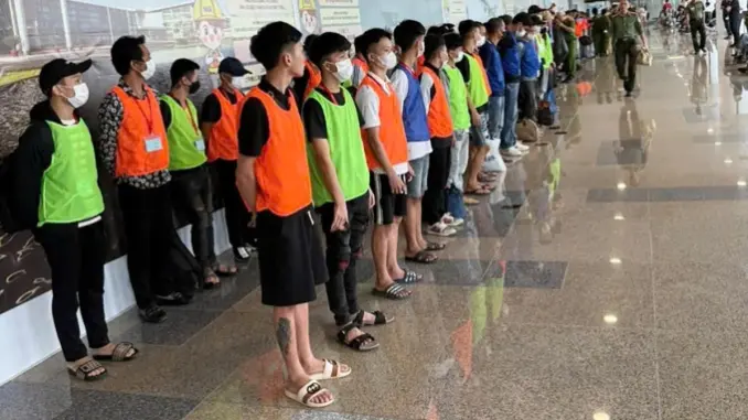 Cuộc vây bắt 100 nghi phạm gọi điện thoại lừa hơn 2.000 tỷ đồng Cuộc vây bắt 100 nghi phạm gọi điện thoại lừa hơn 2.000 tỷ đồng