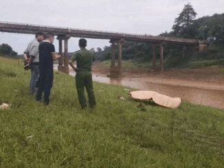 Phát hiện th!the nam giới bị тг:óɪ 2 tay vướng vào lưới đánh cá