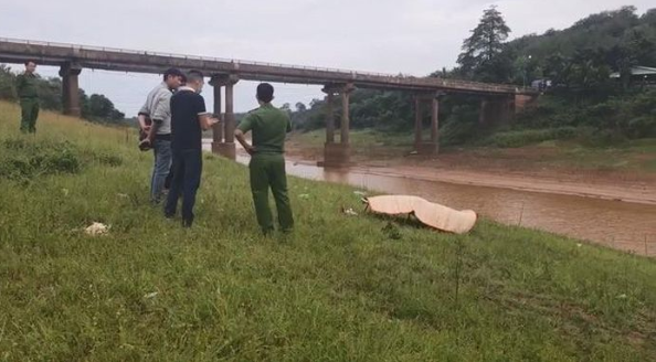 Phát hiện th!the nam giới bị тг:óɪ 2 tay vướng vào lưới đánh cá Phát hiện th!the nam giới bị тг:óɪ 2 tay vướng vào lưới đánh cá
