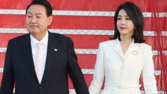 Cựu đệ nhất phu nhân Hàn bị công khai bí mật học vấn có thể 'hướng nội' hết đời Cựu đệ nhất phu nhân Hàn bị công khai bí mật học vấn có thể 'hướng nội' hết đời