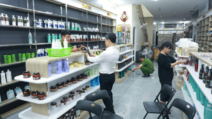 Hàng tấn mỹ phẩm không rõ nguồn gốc vừa phát hiện ở Quảng Trị Hàng tấn mỹ phẩm không rõ nguồn gốc vừa phát hiện ở Quảng Trị