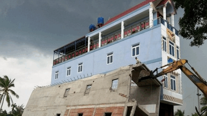 Nhà ở bị nghiêng do hàng xóm xây nhà, giải quyết thế nào? Nhà ở bị nghiêng do hàng xóm xây nhà, giải quyết thế nào?