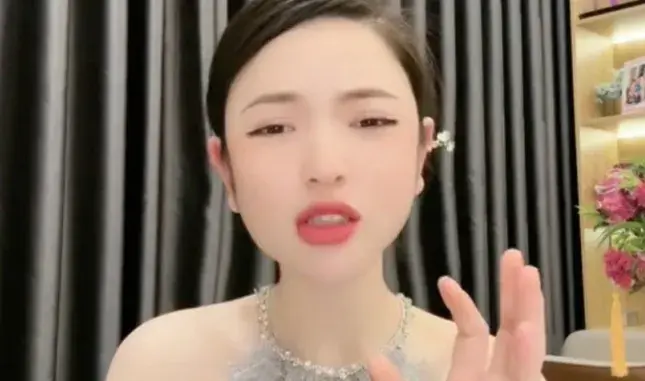 Cục Quản lý thị trường kiểm tra hoạt động kinh doanh của Chu Thanh Huyền Cục Quản lý thị trường kiểm tra hoạt động kinh doanh của Chu Thanh Huyền
