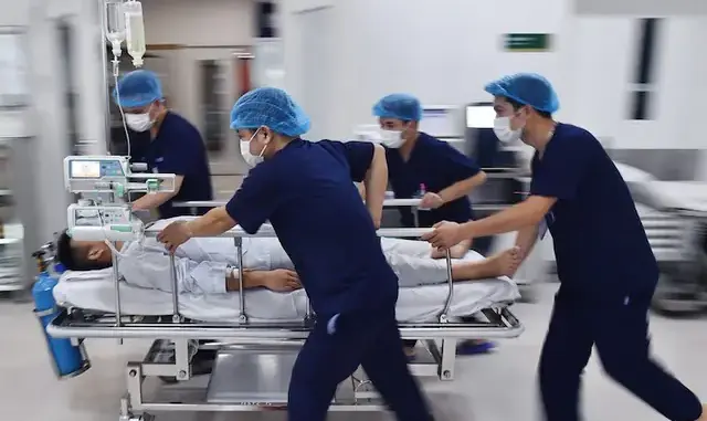 Khi ĐỘT QUỴ trở thành căn bệnh trẻ hóa đáng sợ nhất - Bác sĩ khuyên: Mùa hè nóng nực, ăn 4 món này không khác gì mời tử thần vào cửa! Khi ĐỘT QUỴ trở thành căn bệnh trẻ hóa đáng sợ nhất - Bác sĩ khuyên: Mùa hè nóng nực, ăn 4 món này không khác gì mời tử thần vào cửa!