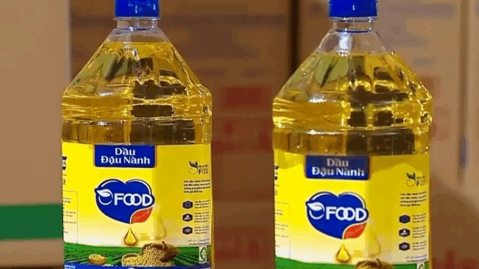 Đường dây "hô biến" dầu chăn nuôi thành dầu ăn cho người: Hơn 8.200 tỷ đồng doanh thu sau 3 năm Đường dây "hô biến" dầu chăn nuôi thành dầu ăn cho người: Hơn 8.200 tỷ đồng doanh thu sau 3 năm