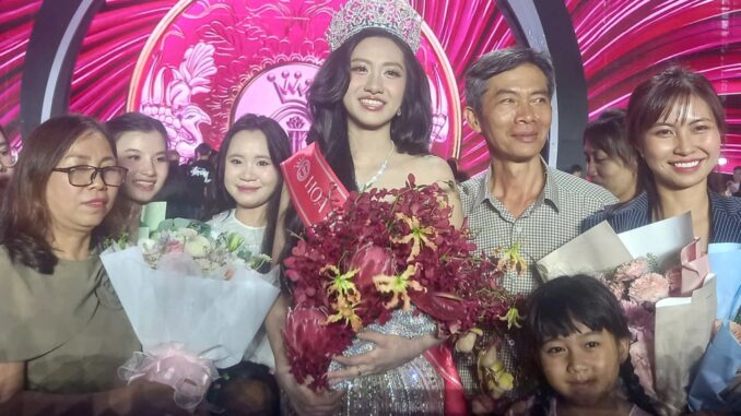 Số t:.iền bố của Tân Hoa hậu Việt Nam cho đang khiến cả nước ngỡ ngàng Số t:.iền bố của Tân Hoa hậu Việt Nam cho đang khiến cả nước ngỡ ngàng