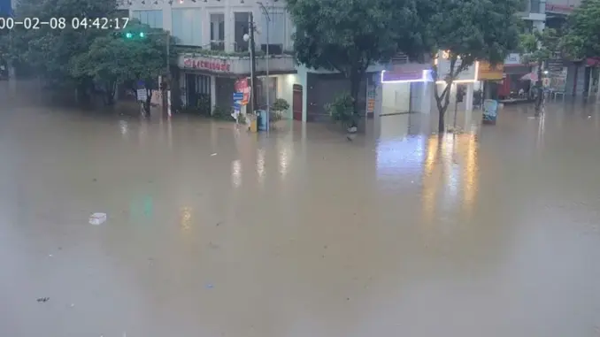Mưa lớn gây ngập úng diện rộng tại Thái Nguyên, giao thông tê liệt Mưa lớn gây ngập úng diện rộng tại Thái Nguyên, giao thông tê liệt