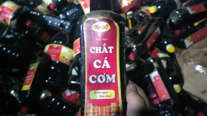 Đem mẫu nước mắm này đi kiểm nghiệm rù-ng mình nhận ra lý do phải đem đổ tr-ộm! Bao năm nay dân mình đã bị lừa Đem mẫu nước mắm này đi kiểm nghiệm rù-ng mình nhận ra lý do phải đem đổ tr-ộm! Bao năm nay dân mình đã bị lừa