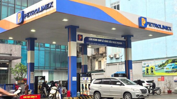 Giá xăng tăng lần 5 liên tiếp, RON 95 vượt 21.500 đồng/lít Giá xăng tăng lần 5 liên tiếp, RON 95 vượt 21.500 đồng/lít