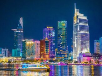 Mấy thập kỉ rồi, đất nước ta mới lại có một thời khắc lịch sử, linh thiêng đến vậy