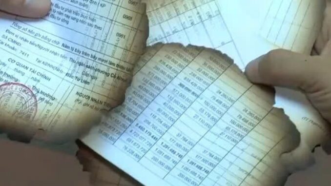 Một phường ở Hà Nội đốt tài liệu trong đêm trước thời điểm sáp nhập, lãnh đạo phường nói gì? Một phường ở Hà Nội đốt tài liệu trong đêm trước thời điểm sáp nhập, lãnh đạo phường nói gì?