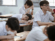 "Mùa" khoe con thi đậu: niềm vui hay áp lực vô hình?