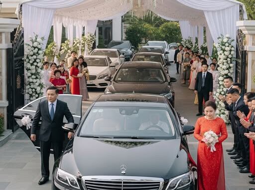 Đám cưới bạc tỷ to nhất thành phố nhưng nhà gái lép vế chỉ ‘bán rau ngoài chợ’, bị cả xóm nói không xứng cho đến khi dàn xe nối đuôi nhau xuất hiện Đám cưới bạc tỷ to nhất thành phố nhưng nhà gái lép vế chỉ ‘bán rau ngoài chợ’, bị cả xóm nói không xứng cho đến khi dàn xe nối đuôi nhau xuất hiện