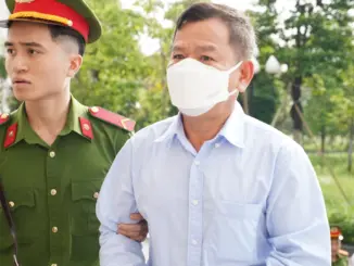 Cựu Chủ tịch tỉnh Quảng Ngãi bật khóc tại tòa khi khai nhận 22 tỷ đồng và 200.000 USD từ Chủ tịch Tập đoàn Phúc Sơn