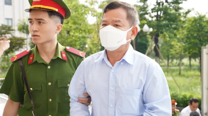 Cựu Chủ tịch tỉnh Quảng Ngãi bật khóc tại tòa khi khai nhận 22 tỷ đồng và 200.000 USD từ Chủ tịch Tập đoàn Phúc Sơn Cựu Chủ tịch tỉnh Quảng Ngãi bật khóc tại tòa khi khai nhận 22 tỷ đồng và 200.000 USD từ Chủ tịch Tập đoàn Phúc Sơn