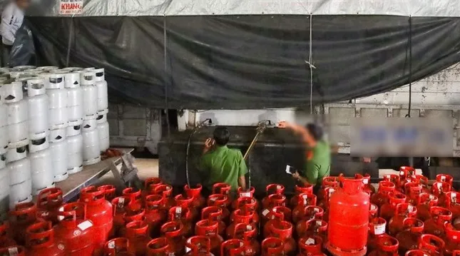 Cần Thơ phát hiện cơ sở làm gas gi:ả, bán thuốc không giấy tờ Cần Thơ phát hiện cơ sở làm gas gi:ả, bán thuốc không giấy tờ
