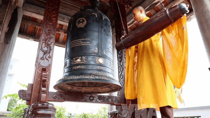 Đồng loạt ba hồi chuông cầu quốc thái dân an lúc 6h sáng 1-7 tại tất cả chùa, tự viện trên cả nước Đồng loạt ba hồi chuông cầu quốc thái dân an lúc 6h sáng 1-7 tại tất cả chùa, tự viện trên cả nước