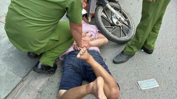 B:ắt giữ kẻ tr:ộm xe máy giữa ban ngày ở TP Thủ Đức B:ắt giữ kẻ tr:ộm xe máy giữa ban ngày ở TP Thủ Đức
