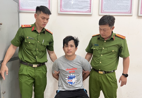 Cà Mau: Cán bộ bảo vệ ANTT bị đâm khi can thiệp bạo hành gia đình Cà Mau: Cán bộ bảo vệ ANTT bị đâm khi can thiệp bạo hành gia đình