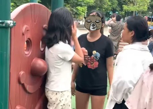 Truy tìm nghi phạm hành hung cô gái tại công viên ở Bắc Ninh Truy tìm nghi phạm hành hung cô gái tại công viên ở Bắc Ninh