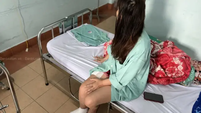 Cô gái ở TPHCM h:o:ạ:i t:ử khi ngâm nước nóng, đi 4 bệnh viện vẫn m:ất ng:ó:n châ:n Cô gái ở TPHCM h:o:ạ:i t:ử khi ngâm nước nóng, đi 4 bệnh viện vẫn m:ất ng:ó:n châ:n