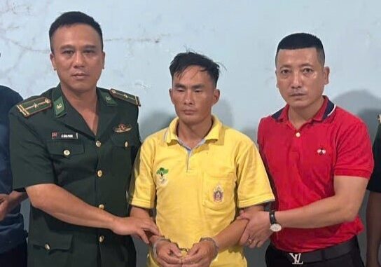 Bắt đối tượng truy nã khi nhập cảnh qua Cửa khẩu Cầu Treo Bắt đối tượng truy nã khi nhập cảnh qua Cửa khẩu Cầu Treo