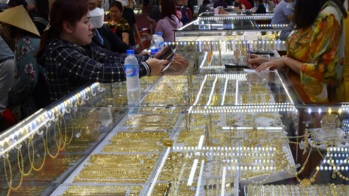 Giá vàng hôm nay, 18-6: Bật tăng trở lại Giá vàng hôm nay, 18-6: Bật tăng trở lại