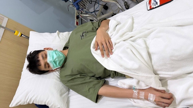Người đàn ông rất chăm uống nước nhưng vẫn s:uy th:ận cấp, bác sĩ t:ức gi:ận: "Nước này uống nhiều như 💊 đ:ộc" Người đàn ông rất chăm uống nước nhưng vẫn s:uy th:ận cấp, bác sĩ t:ức gi:ận: "Nước này uống nhiều như 💊 đ:ộc"