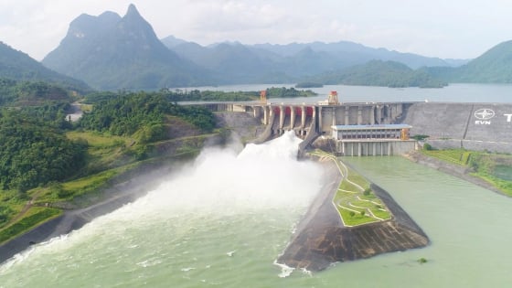 Thủy điện Tuyên Quang tiếp tục mở 2 cửa xả đáy Thủy điện Tuyên Quang tiếp tục mở 2 cửa xả đáy