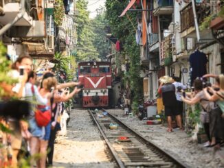 Đã đến lúc kết thúc những chuyến tàu xuyên tâm Hà Nội?