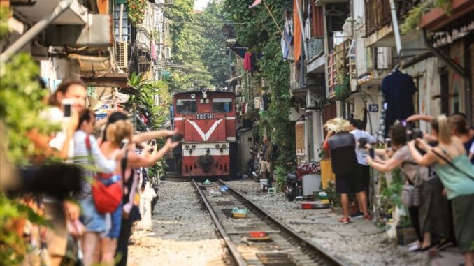Đã đến lúc kết thúc những chuyến tàu xuyên tâm Hà Nội? Đã đến lúc kết thúc những chuyến tàu xuyên tâm Hà Nội?