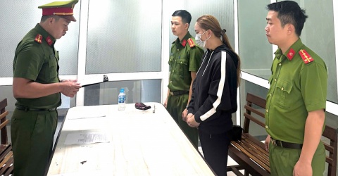 Khởi tố nữ giám đốc sản xuất, buôn bán mỹ phẩm giả Khởi tố nữ giám đốc sản xuất, buôn bán mỹ phẩm giả