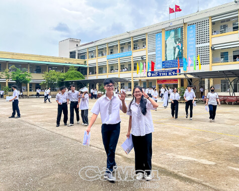 Khép lại ngày thi đầu tiên: Nhiều cảm xúc tích cực sau hai môn thi Ngữ Văn, Toán Khép lại ngày thi đầu tiên: Nhiều cảm xúc tích cực sau hai môn thi Ngữ Văn, Toán
