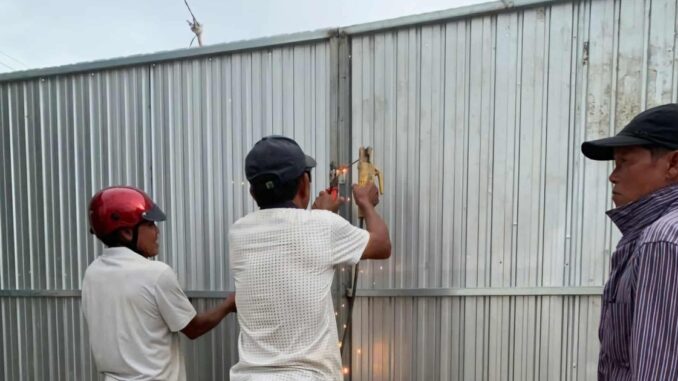 Cà Mau: Đường dân sinh bị dự án nhà ở xã hội rào chắn Cà Mau: Đường dân sinh bị dự án nhà ở xã hội rào chắn