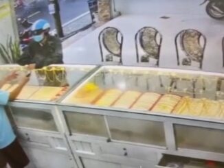 Nghi phạm cướp tiệm vàng ở Cà Mau bị bắt khi về nhà ăn cơm, công an chờ ăn xong mới đưa về đồn