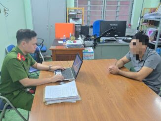Người đàn ông dừng ô tô giữa đường đạp tài xế xe công nghệ vì một câu nói