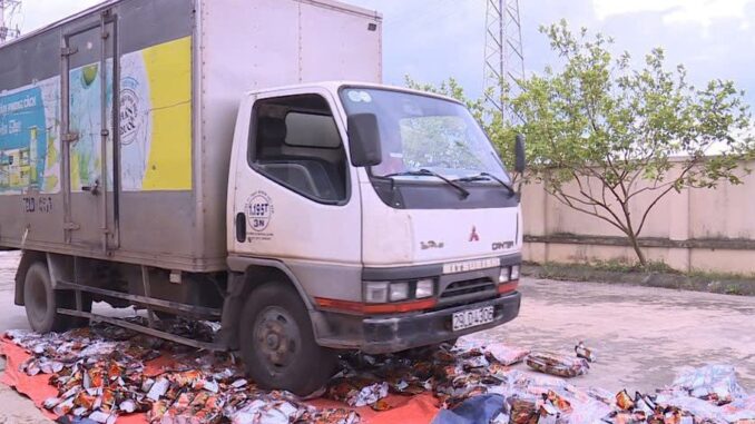 Công an tiêu hủy k;hẩn cấp gần 2.000 gói “Tăm cay Bà Tuyết” bị làm giả, quá đáng s;ợ Công an tiêu hủy k;hẩn cấp gần 2.000 gói “Tăm cay Bà Tuyết” bị làm giả, quá đáng s;ợ