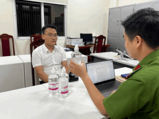 Phó Chủ tịch thị trấn bị bắt vì sản xuất 50.000 chai cồn giả