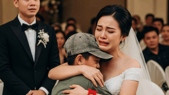 Xin ăn giữa tiệc cưới xa hoa, cậu bé sững sờ nhận ra cô dâu là mẹ thất lạc, quyết định sau đó của chú rể khiến cả đám cưới ngỡ ngàng… Xin ăn giữa tiệc cưới xa hoa, cậu bé sững sờ nhận ra cô dâu là mẹ thất lạc, quyết định sau đó của chú rể khiến cả đám cưới ngỡ ngàng…