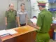 Bắt khẩn cấp người giật sập cửa nhà hàng xóm vì bị nhắc hát karaoke ở TPHCM