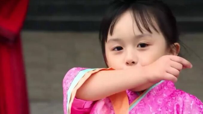 Bé gái xinh nhất Trung Quốc từng "bị cấm" phẫu thuật thẩm mỹ, giờ thế nào? Bé gái xinh nhất Trung Quốc từng "bị cấm" phẫu thuật thẩm mỹ, giờ thế nào?