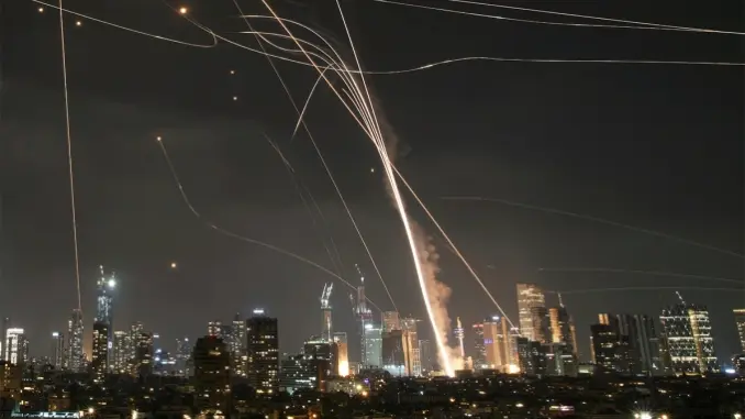 Phòng không Israel ‘chỉ chặn được 65% tên lửa Iran’ Phòng không Israel ‘chỉ chặn được 65% tên lửa Iran’