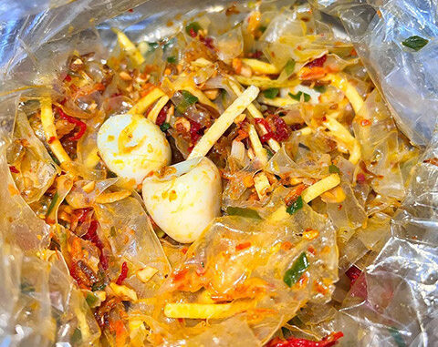 Cả nước đang hướng về Cần Thơ: Trời ơi không biết đã b:á:n bao nhiêu bánh tráng trộn, sốt me thập cẩm như thế này cho bà con rồi, quá kinhkhung