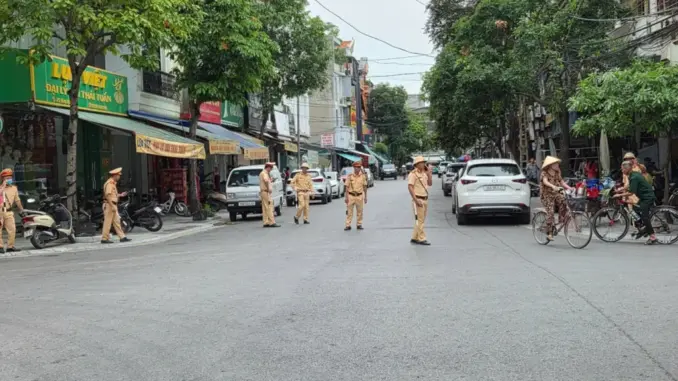 Hàng trăm cảnh sát phong tỏa đường, khám nhà “đại ca giang hồ” ở Thanh Hóa