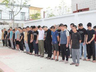 Hàng trăm cảnh sát vây bắt nhóm lừa đảo, hình ảnh nhà của đối tượng cầm đầu gây chú ý