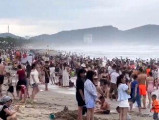 Nhân chứng đến giờ chân vẫn còn r;un, kể lại giây phút dòng nước xiết nu;ốt c;hửng 20 người ở biển Cửa Lò