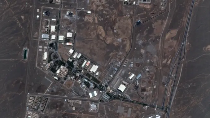Israel đã không kích trúng cơ sở hạt nhân dưới lòng đất của Iran Israel đã không kích trúng cơ sở hạt nhân dưới lòng đất của Iran