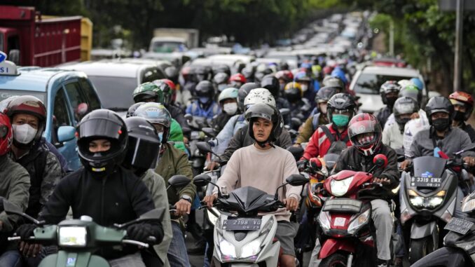 “Hàng xóm” nhiều xe máy gấp đôi Việt Nam vừa có quá trình đổi sang xe điện mượt không ngờ: Đây là cách làm