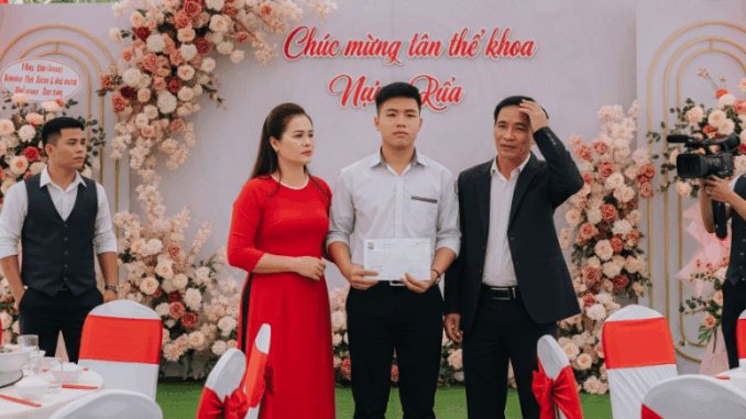 Con trai đỗ ĐH top đầu, bố mẹ làm 90 mâm cỗ mời cả làng nhưng không một ai đến