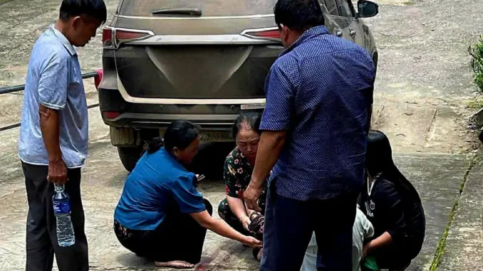 Chở người đến cấp cứu, ô tô tông bệnh nhi 2 tuổi tử vong ở trung tâm y tế Chở người đến cấp cứu, ô tô tông bệnh nhi 2 tuổi tử vong ở trung tâm y tế